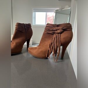SIZE 7 CALL IT SPRING BROWN BOOTIES